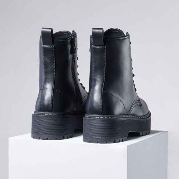 SOLD Steve Madden Platform Combat Bettyy Boots - Picture 3 of 4